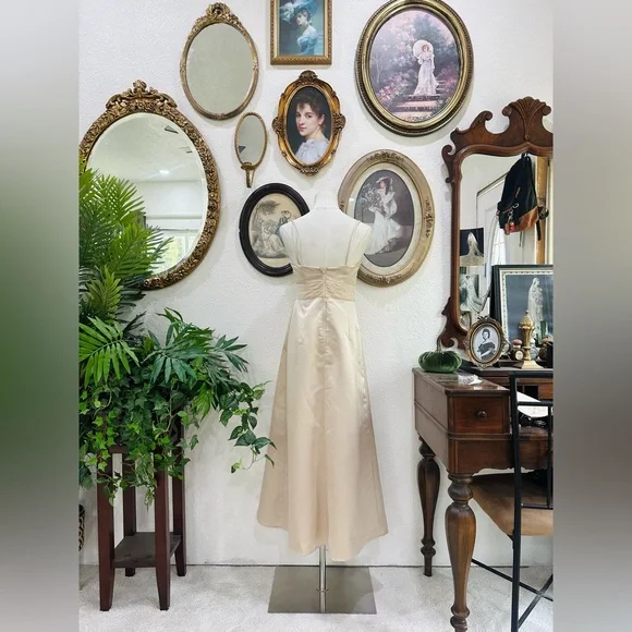 David’s Bridal Champagne Satin Rosette Dress - Size 6 - Picture 4 of 6